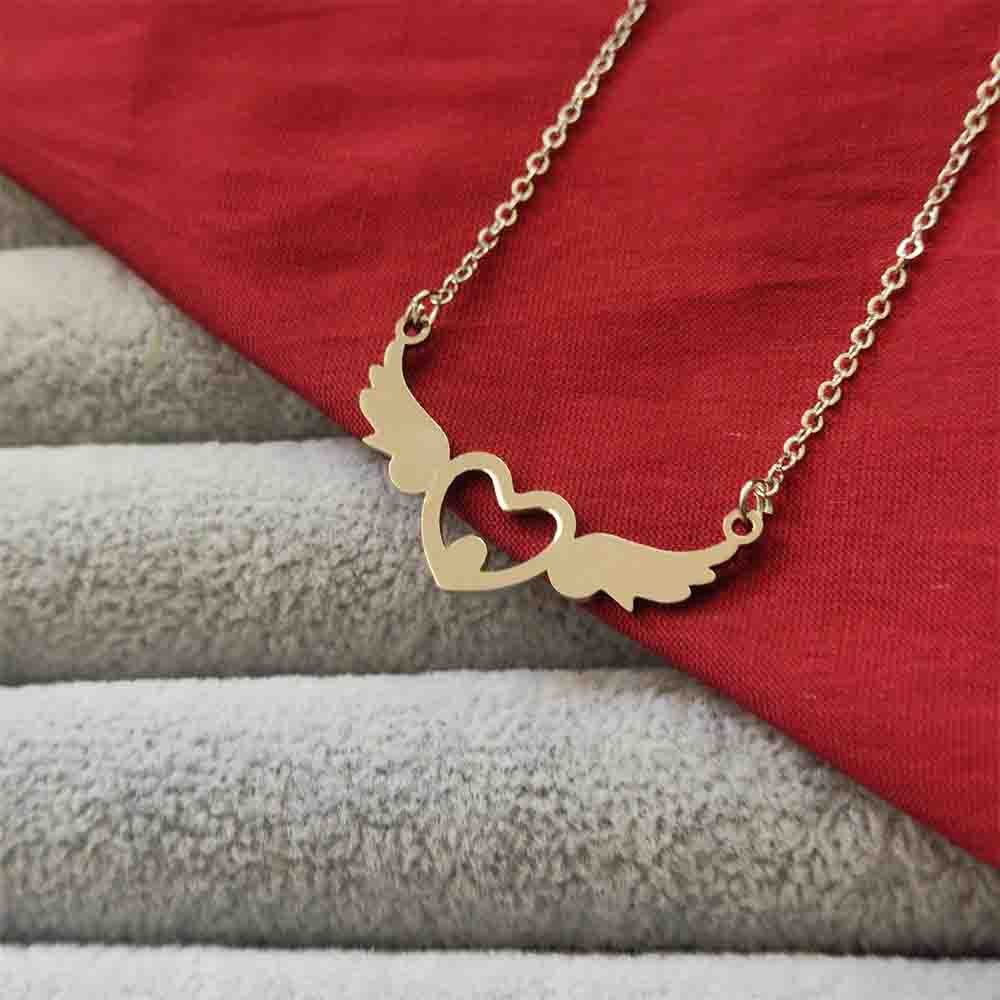 JewelMaze Heart Wings Chain Pendant