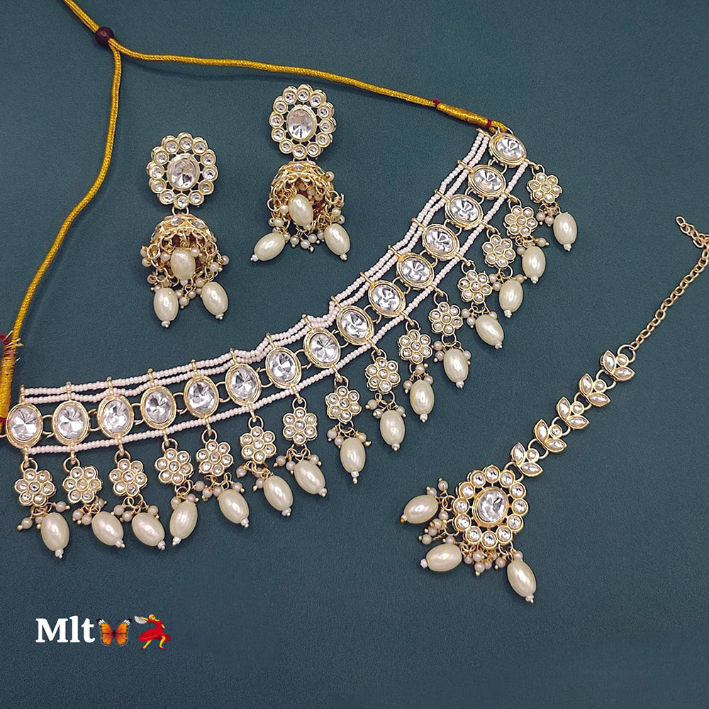 JewelMaze Kundan And Beads Choker Necklace Set With Maang Tikka  - 11374788