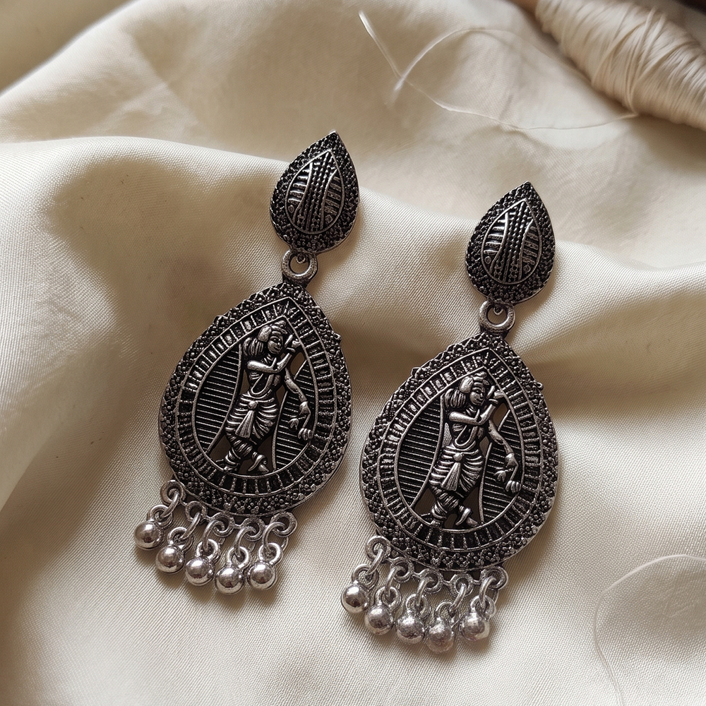 JewelMaze Oxidised Plated Tempel Pearl Dangler Earrings 