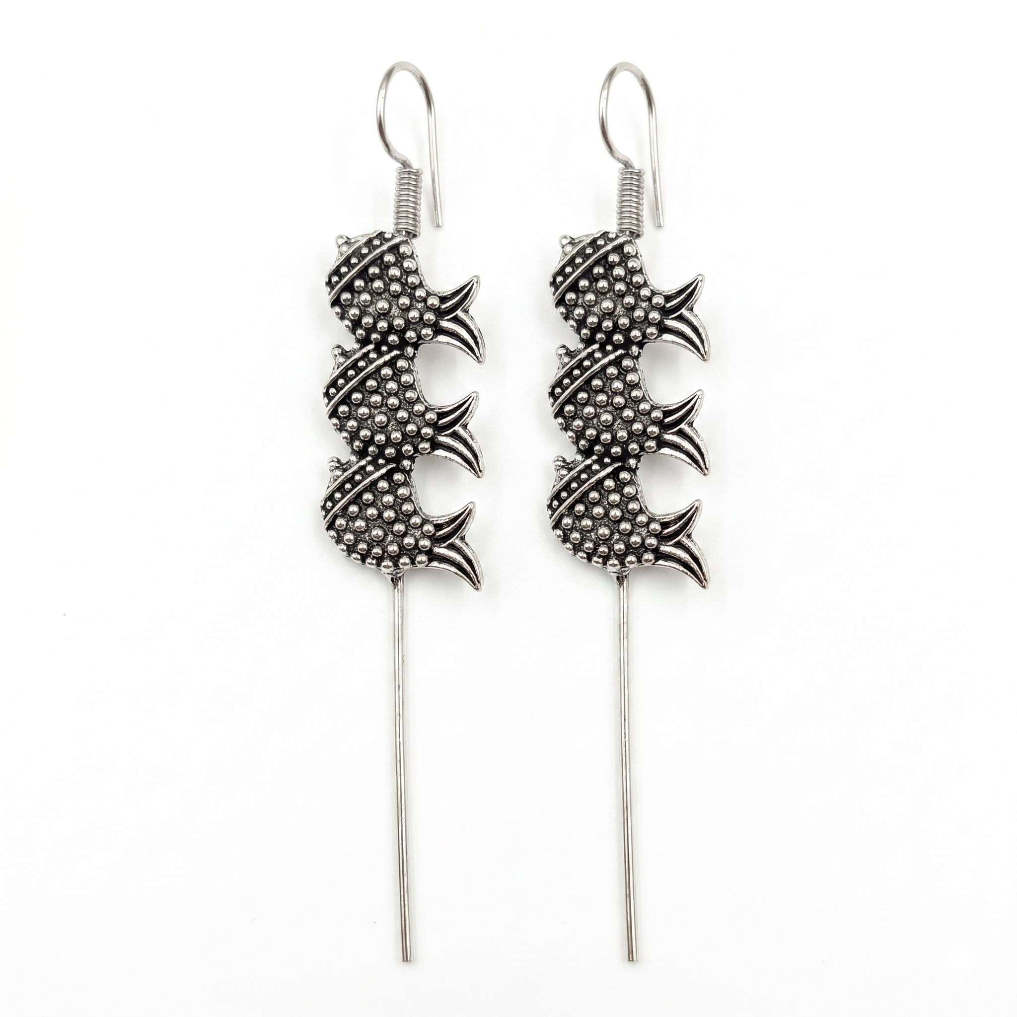 JewelMaze  Oxidised Plated Fish Earcuff