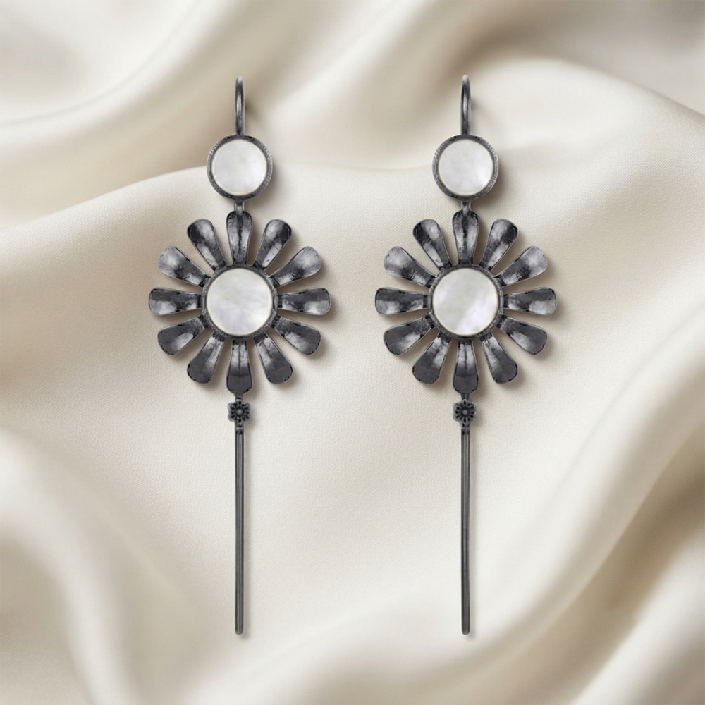 JewelMaze Black Plated Floral Ear cuff