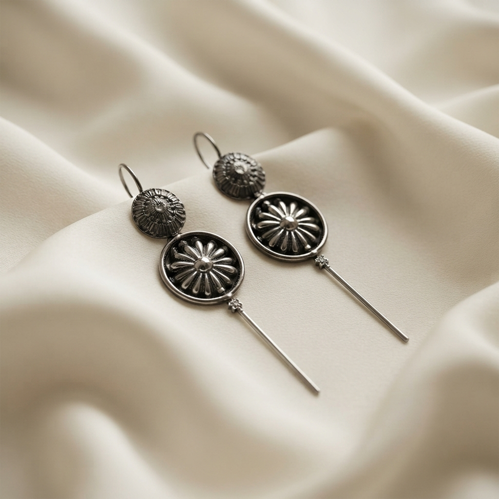 JewelMaze Oxidised Plated Round Ear cuff