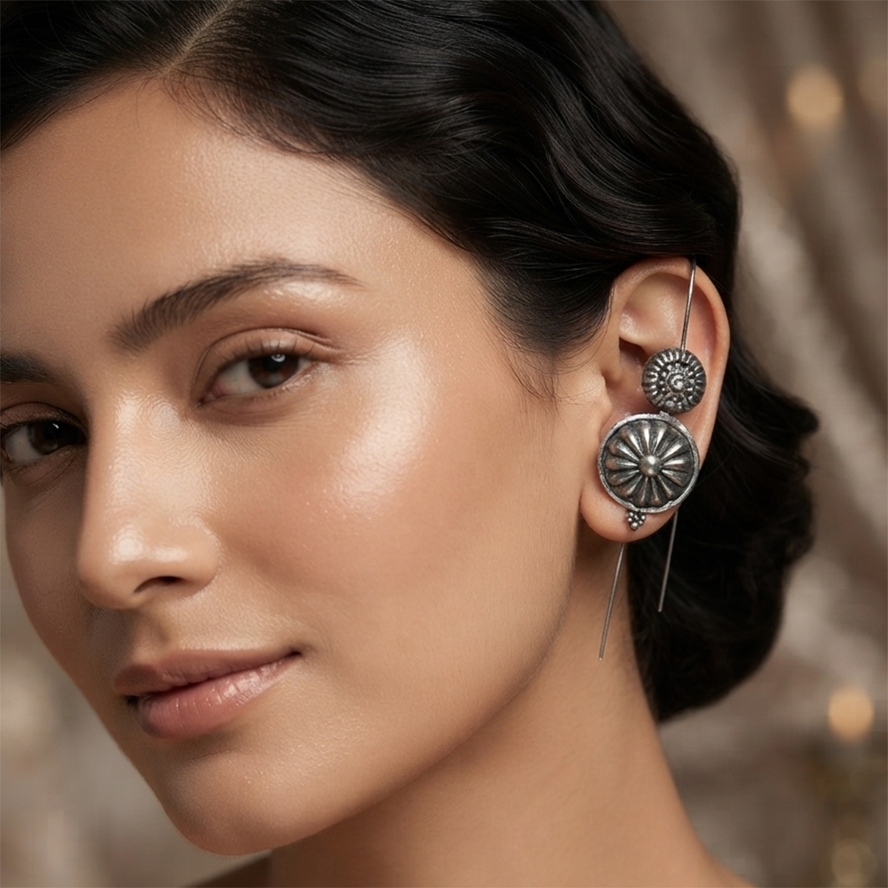 JewelMaze Black Plated Round Ear cuff