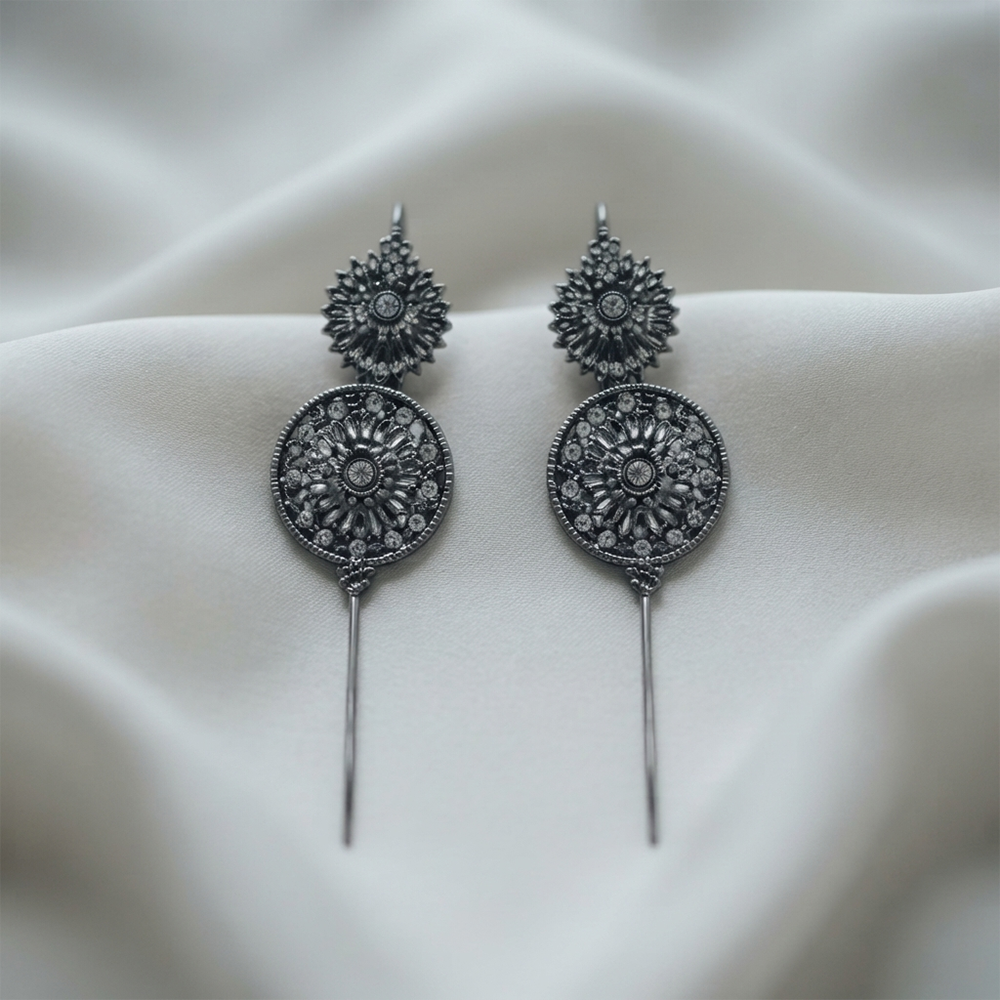 JewelMaze Oxidised Plated Round Ear cuff