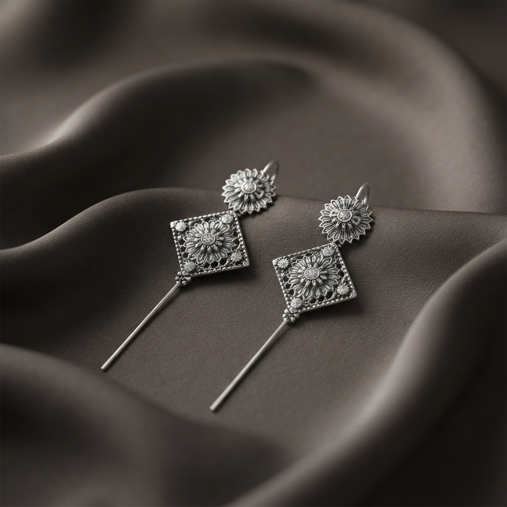 JewelMaze Oxidised Plated Square Ear cuff