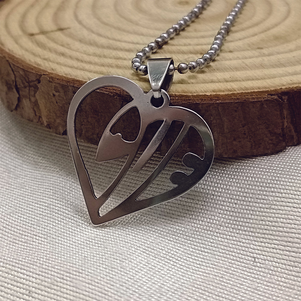 JewelMaze Heart Shaped Love Chain Pendant
