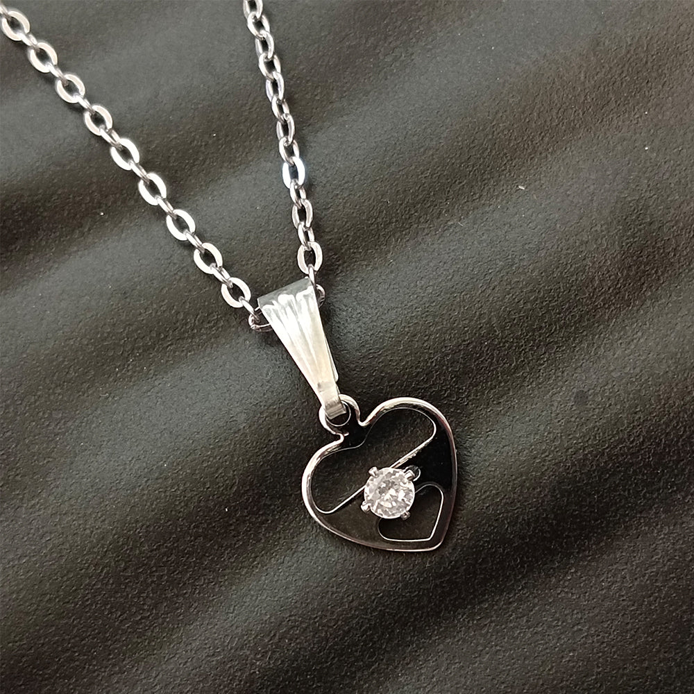 JewelMaze Heart Shaped  Chain Pendant