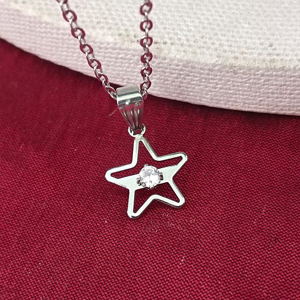 JewelMaze Star Shaped  Chain Pendant