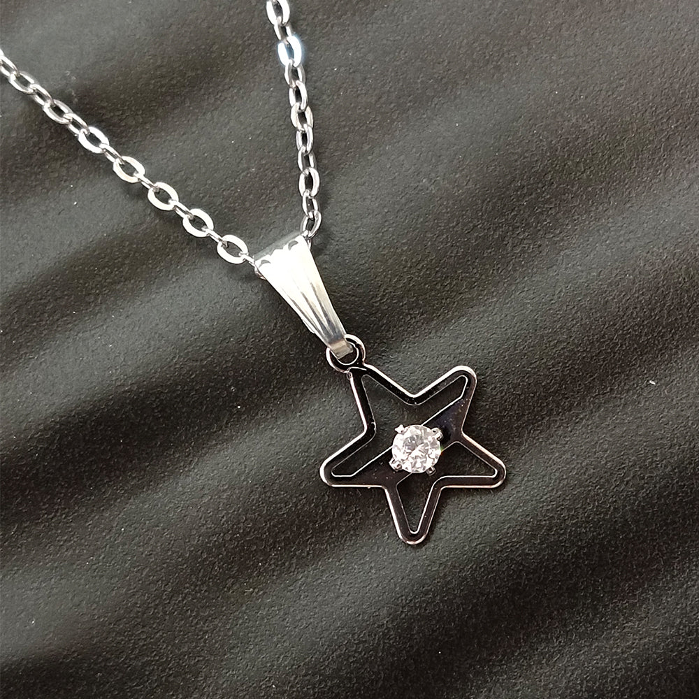JewelMaze Star Shaped  Chain Pendant