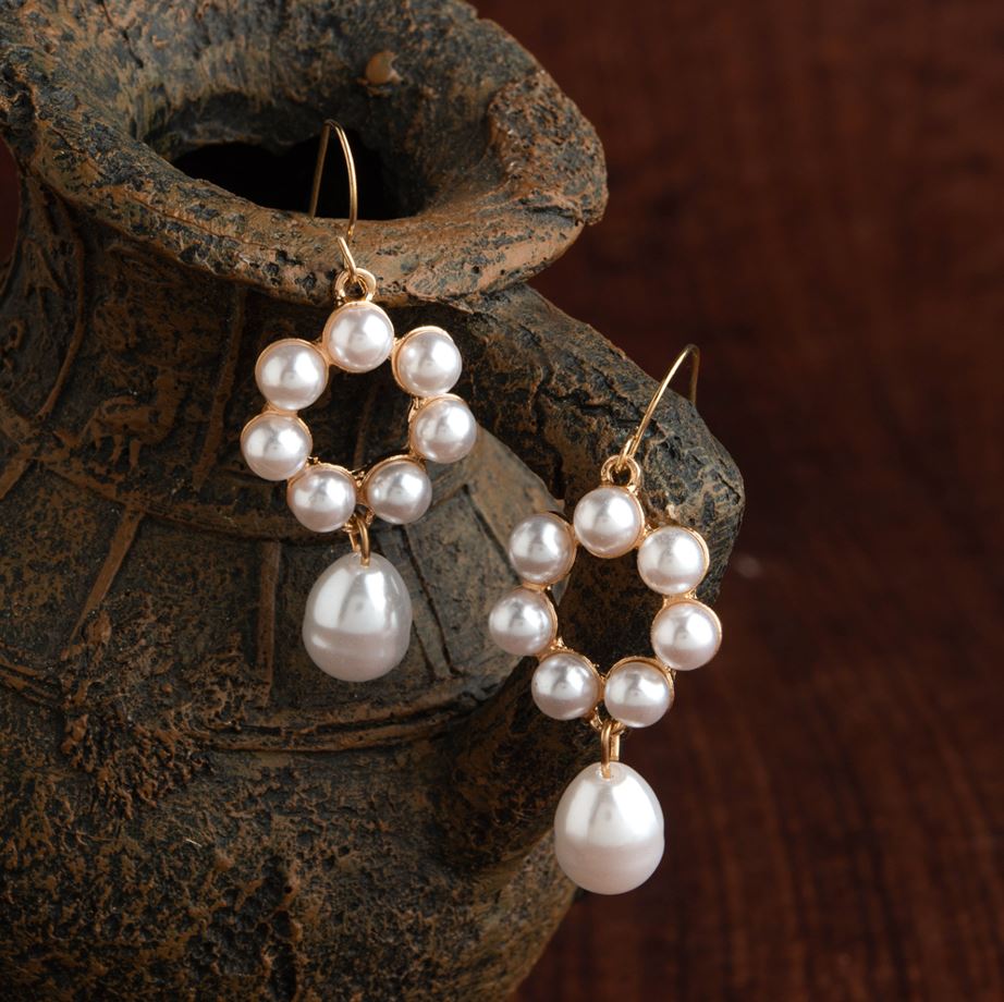 JewelMaze Floral Shaped Pearl Drop Earring