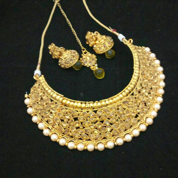 JewelMaze AD Stone And Pearl Copper Necklace Set With Maang Tikka