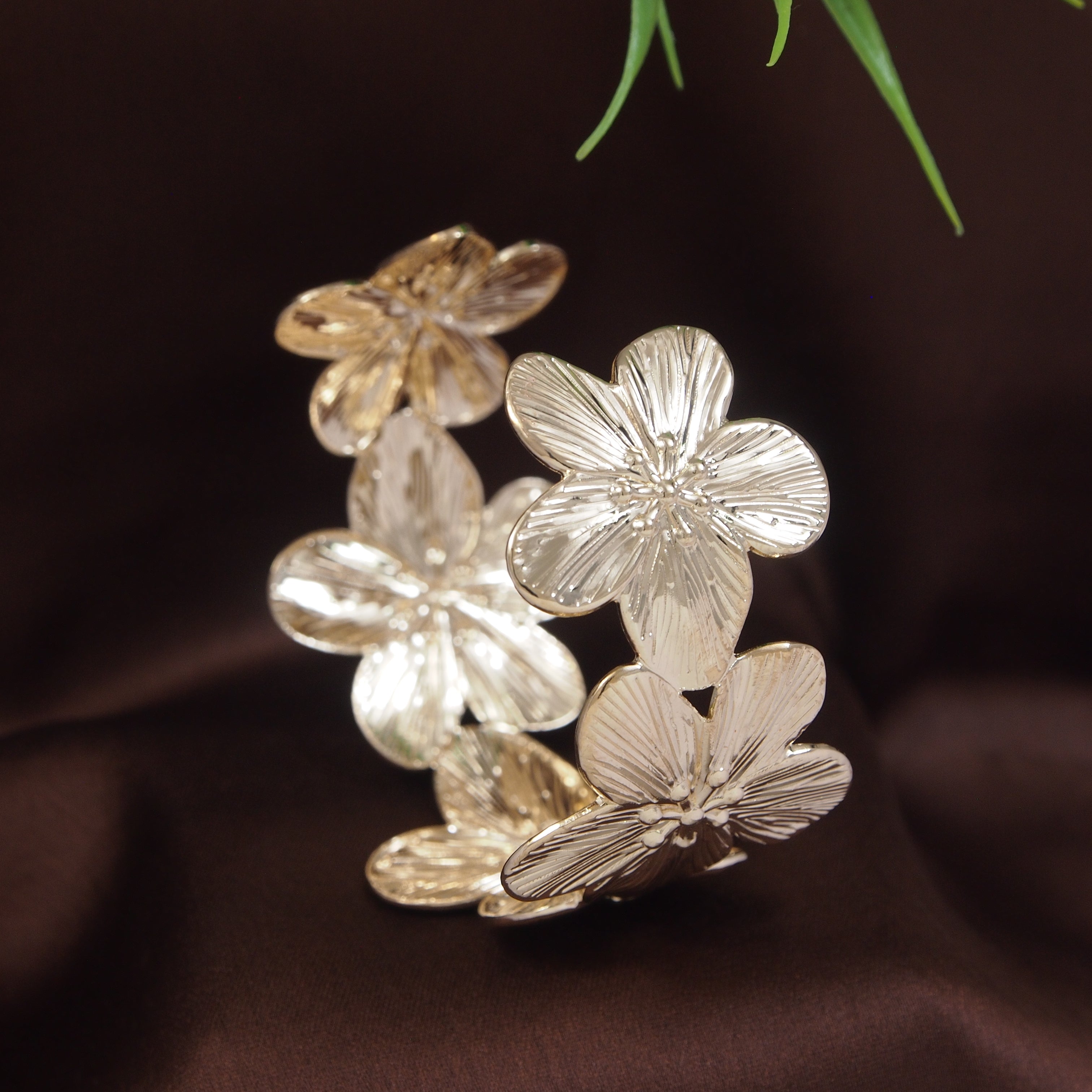 JewelMaze Flower Design Adjustable Cuff kada