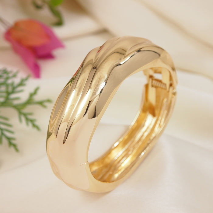 JewelMaze Wave Design Cuff Kada