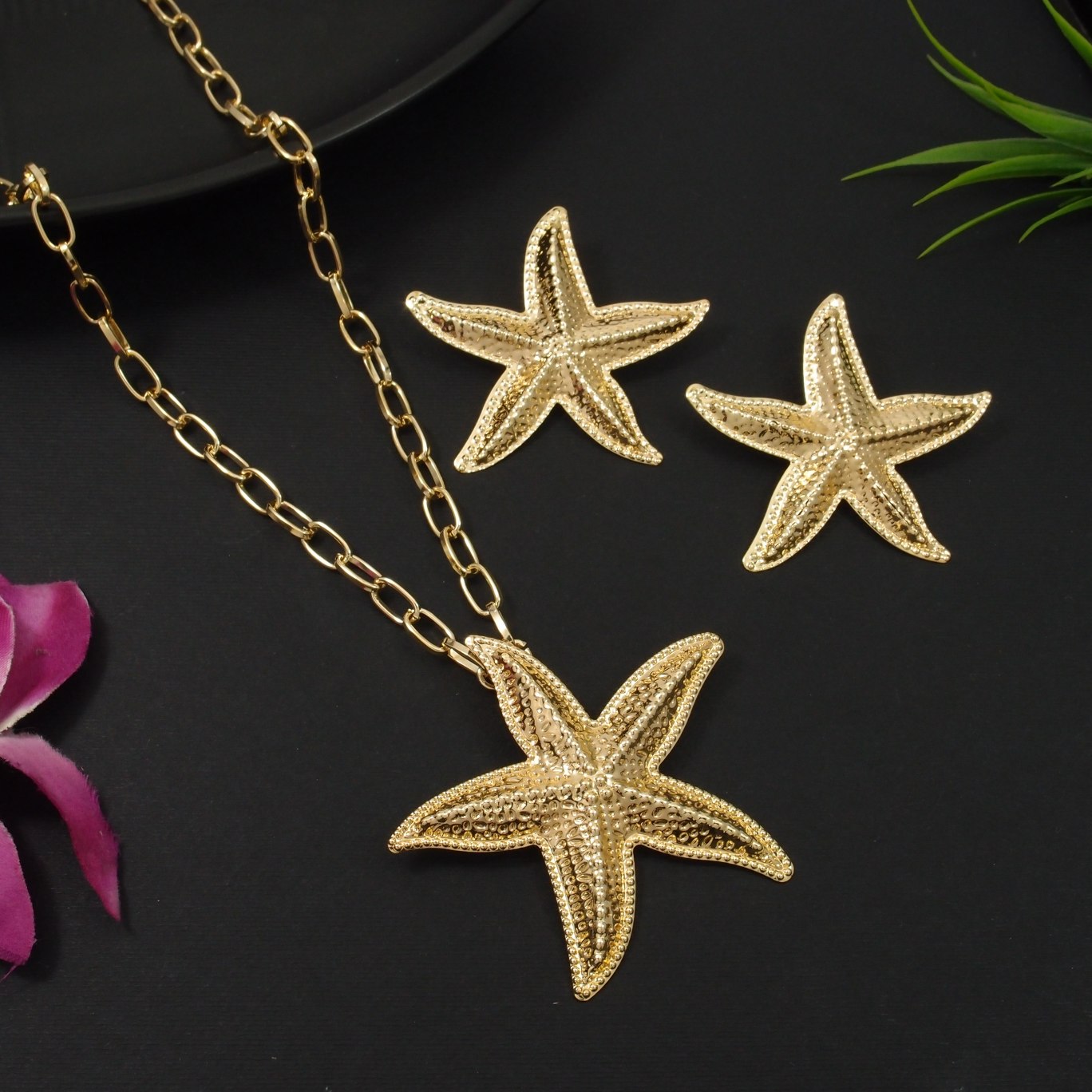 JewelMaze Western Necklace Set