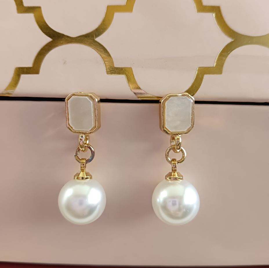 JewelMaze Droplet Pearl Fashion Earring