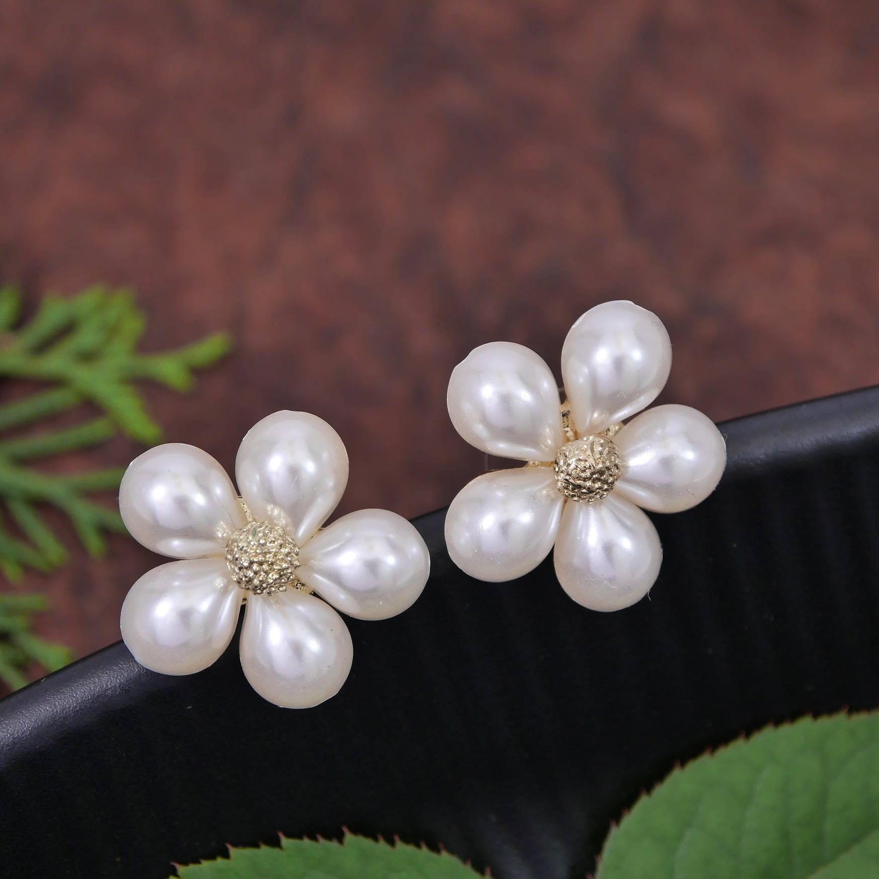 JewelMaze Pearl Floral Stud Earring