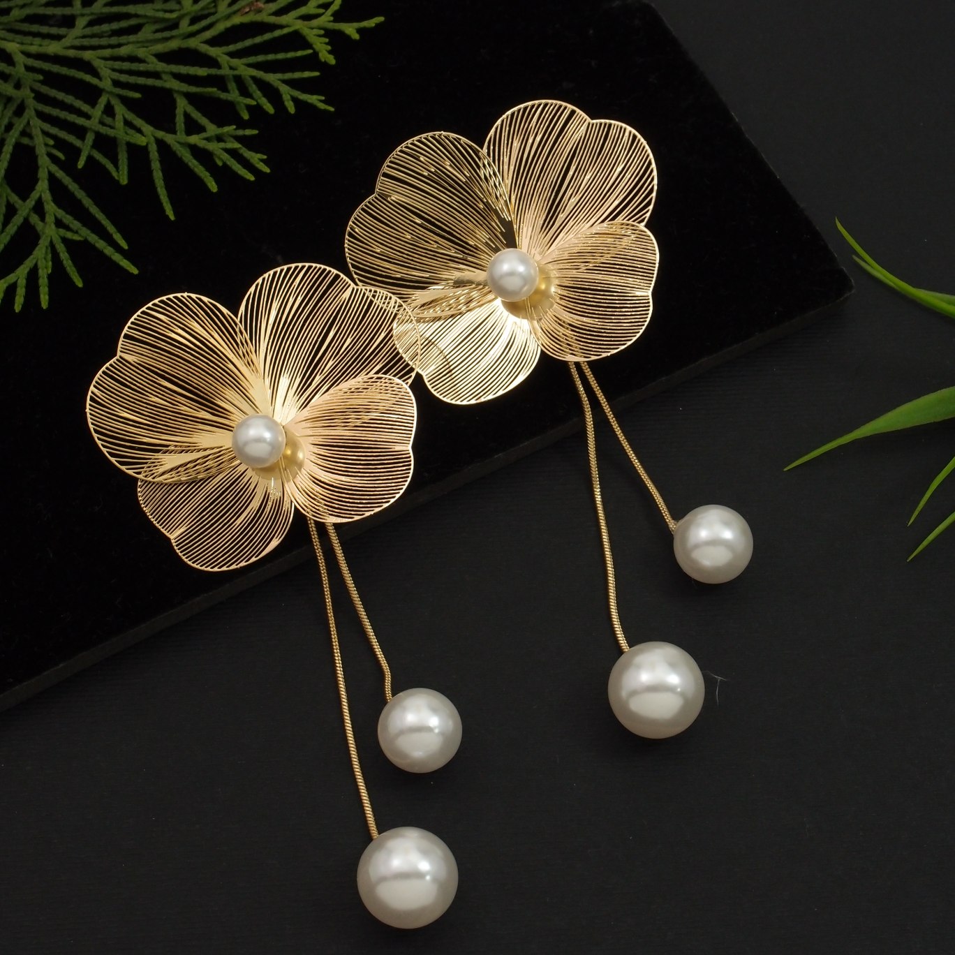 JewelMaze Pearl Floral Dangler Earring