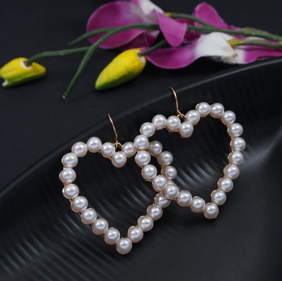 JewelMaze White Pearl Heart Shaped Western Earring