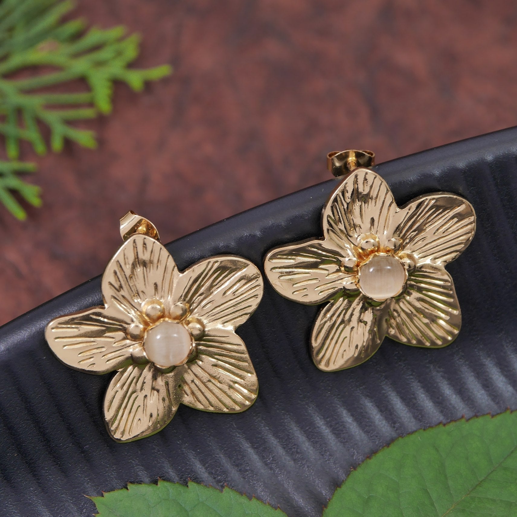 JewelMaze Floral Western Earring